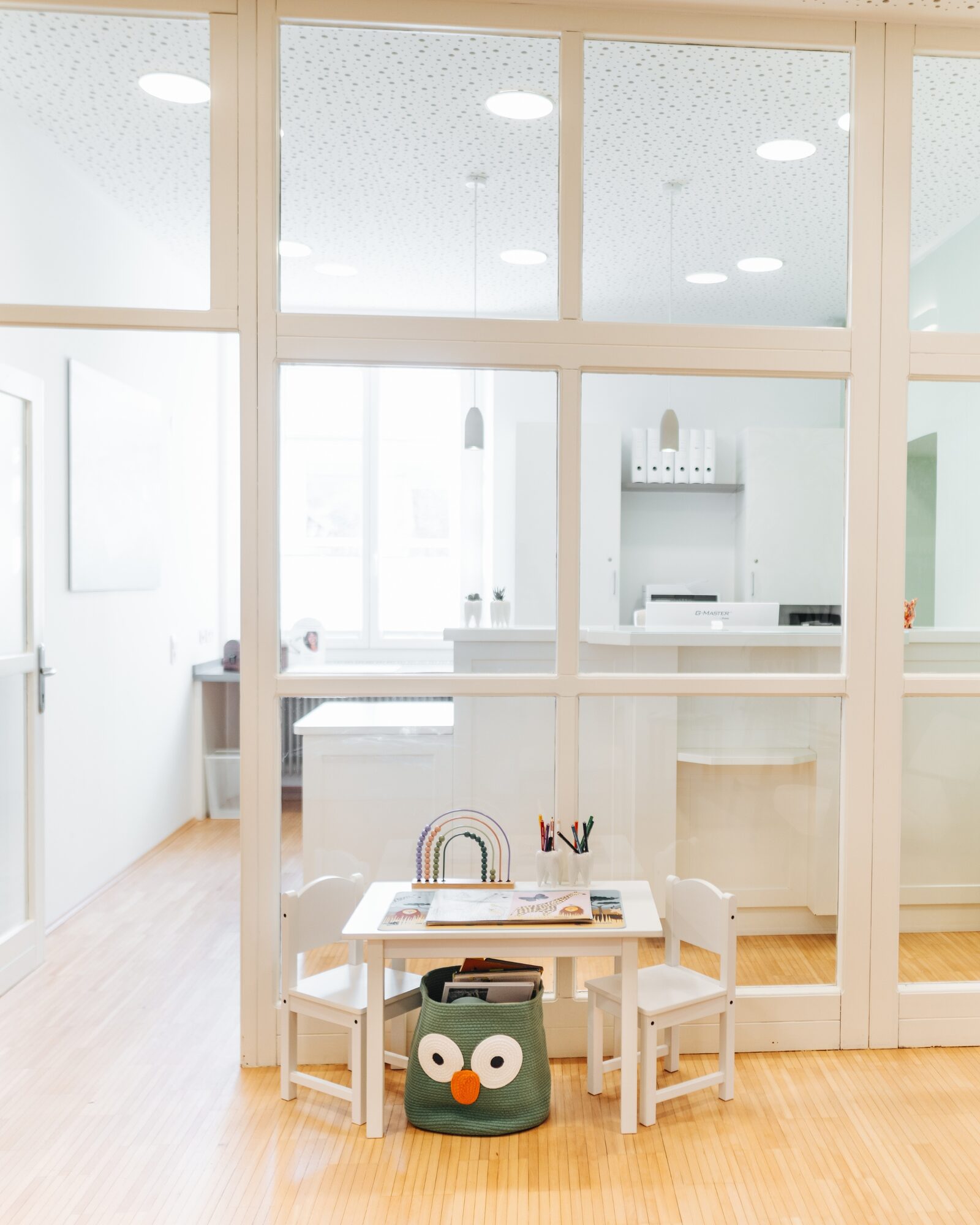 Unser warmer Wartebereich — Platzhalter, anpassbar mit Kinder-Foto